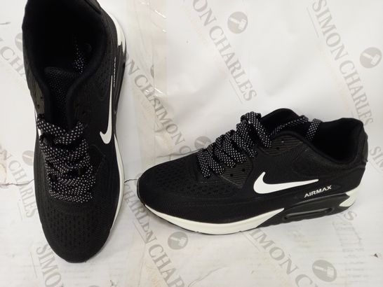 DESIGNER SHOES IN THE STYLE OF NIKE IN BLACK/WHITE EU SIZE 43