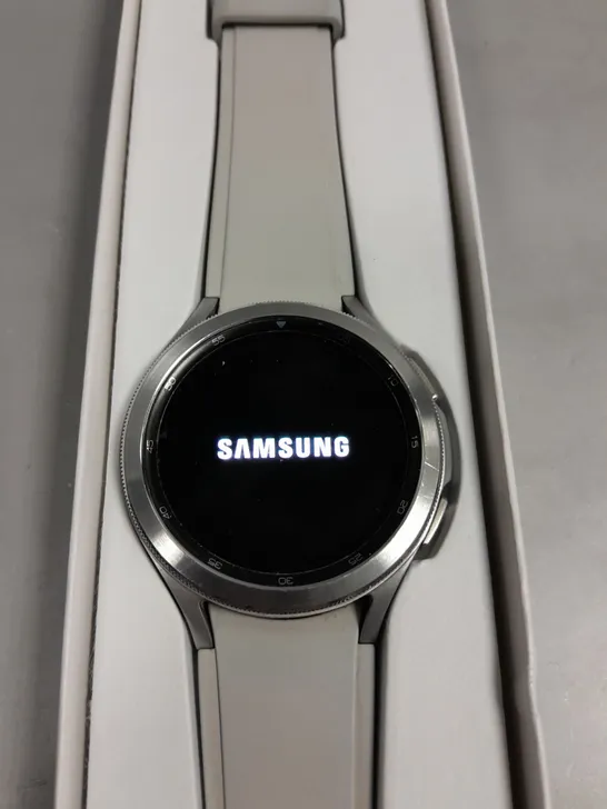 BOXED SAMSUNG GALAXY WATCH 4 CLASSIC 46MM SILVER WITH GREY WRISTBAND 