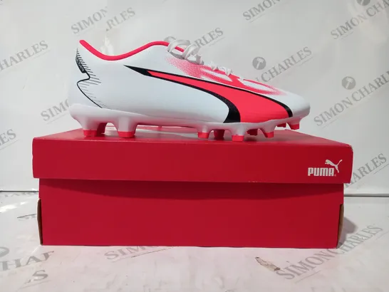 BOXED PAIR OF PUMA ULTRA PLAY FOOTBALL BOOTS IN WHITE/BLACK/RED UK SIZE 8