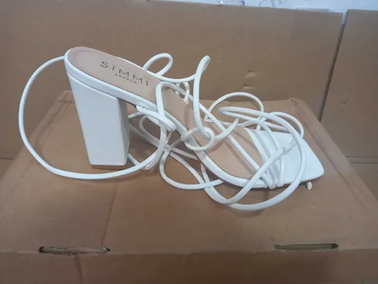 BOXED PAIR OF SIMMI LONDON HEELS IN WHITE UK SIZE 7