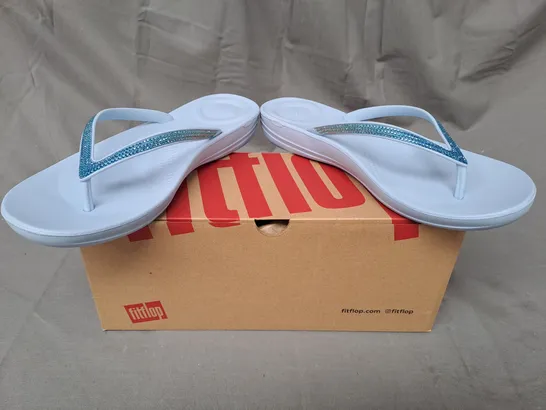 BOXED PAIR OF FITFLOP IQUSHION OMBRE SPARKLE FLIP-FLOPS IN SKYWASH BLUE UK SIZE 5