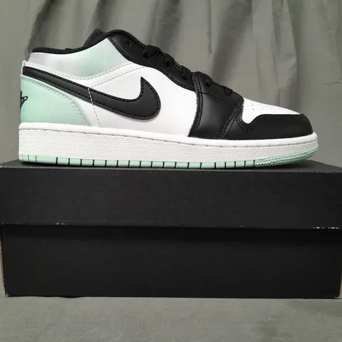 BOXED PAIR OF NIKE AIR JORDAN 1 LOW SHOES IN BLACK/WHITE/MINT UK SIZE 3