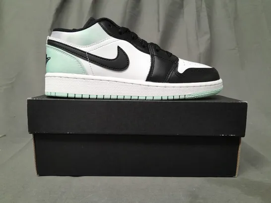 BOXED PAIR OF NIKE AIR JORDAN 1 LOW SHOES IN BLACK/WHITE/MINT UK SIZE 3