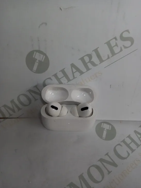 APPLE AIR PODS PROS