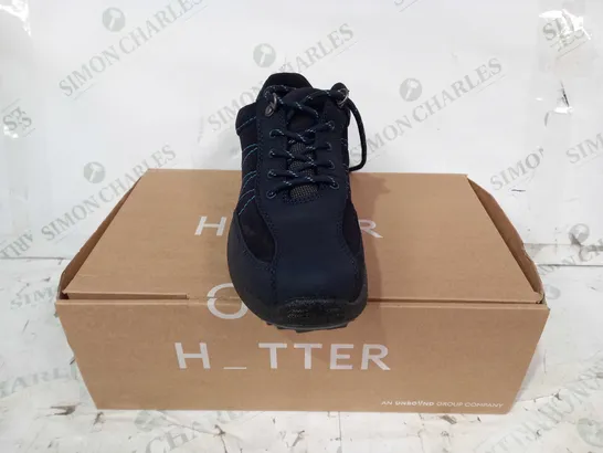 BOXED PAIR OF HOTTER TRAINERS IN NAVY/BLUE UK SIZE 7