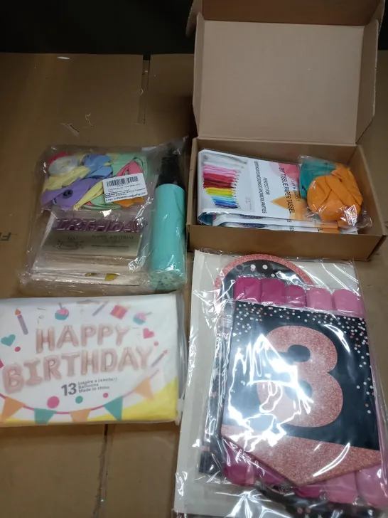 BOX OF APPROXIMATELY 20 ASSORTED BIRTHDAY PARTY DECORATION ITEMS TO INCLUDE BANNERS, BALLOONS, TASSELS ETC