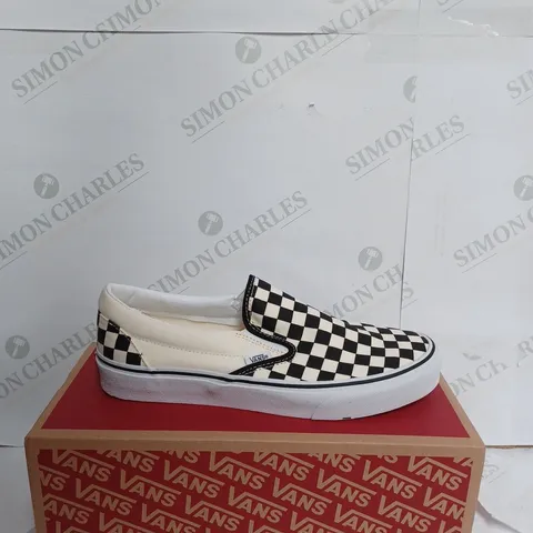 VANS CLASSIC SLIP ON IN BLACK & WHITE CHECKERBOARD - UK 9