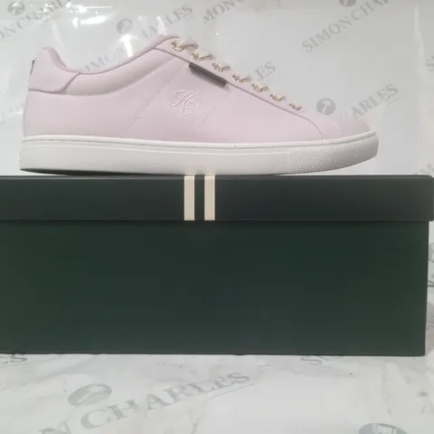 BOXED PAIR OF HOLLAND COOPER CHELSEA COURT TRAINERS IN PINK W. GOLD EFFECT DETAIL UK SIZE 9