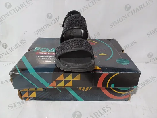 boxed PAIR OF SKETCHERS PARTY SANDAL IN BLACK SIZE 6