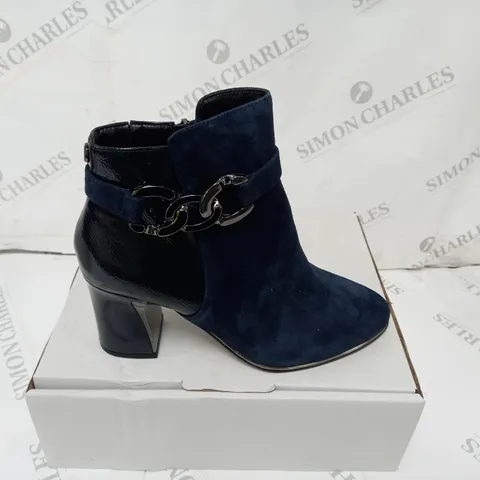 PAIR OF MODA IN PELLE LORI ANKLE BOOTS, NAVY - SIZE 7 