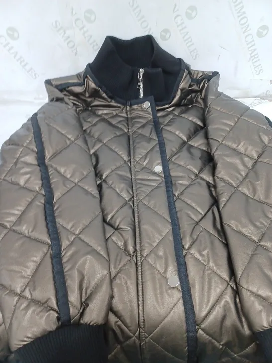 NUAGE LONG PADDED COAT. ZIP AND POPPER FASTENING. 2 FRONT POCKETS. GOLD SIZE SMALL