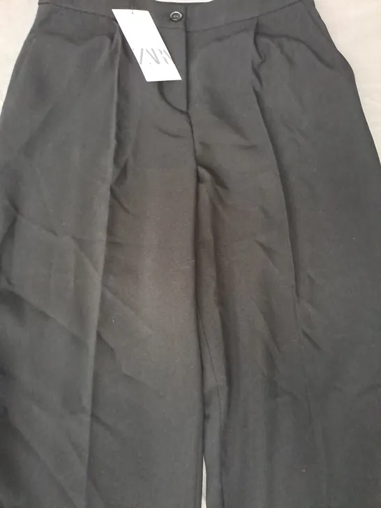 ZARA TROUSERS IN BLACK SIZE SMALL