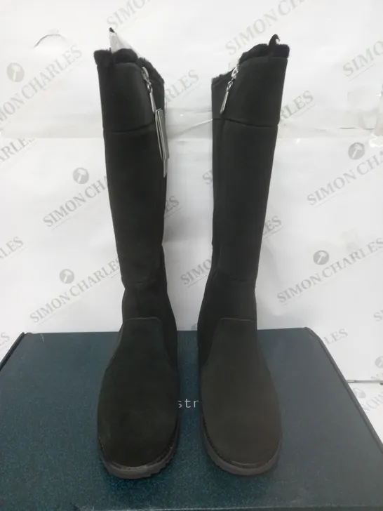 BOXED EMU AUSTRALIA BLACK BOOTS SIZE 6