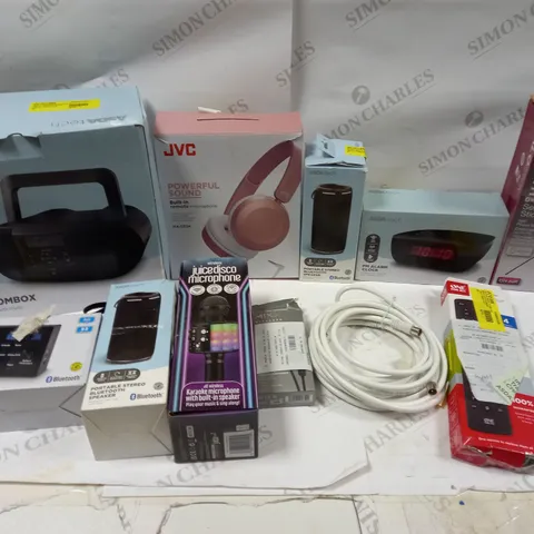 BOX OF ASSORTED ELECTRICAL ITEMS TO INCLUDE RADIOS, HEADPHONES AND SPEAKERS