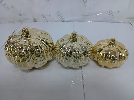 DECORATIVE PUMPKINS IN GOLD METALLIC