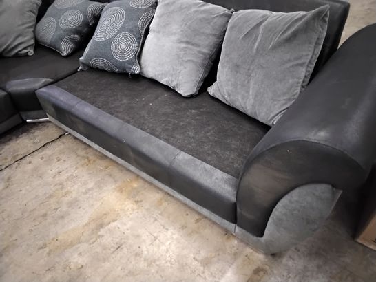 DESIGNER BLACK FAUX LEATHER & GREY FABRIC CORNER GROUP WITH SCATTER CUSHIONS 