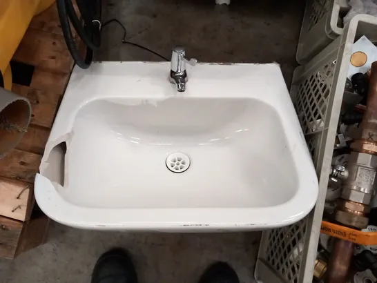 2 ASSORTED CERAMIC SINKS