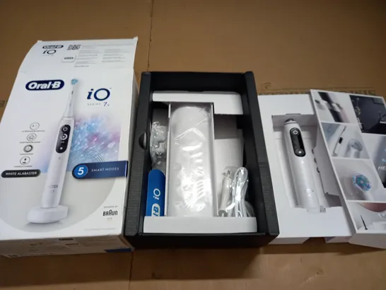 BOXED ORAL-B IO SERIES 7S ELECTRIC TOOTHBRUSH