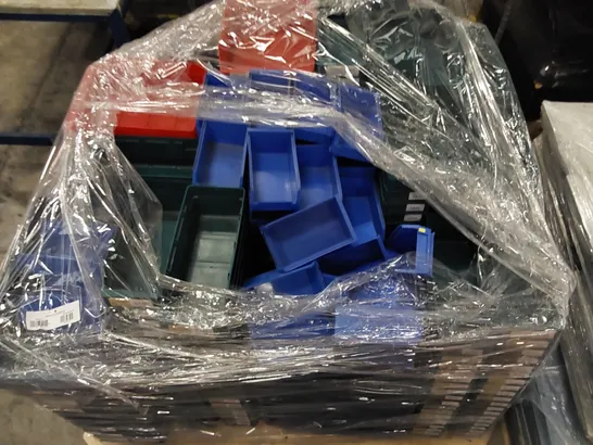 PALLET TO CONTAIN A LARGE QUANTITY OF PRODUCT STORAGE TUBS 