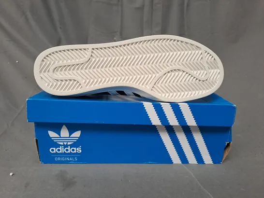 BOXED PAIR OF ADIDAS CAMPUS SHOES IN BLACK/WHITE UK SIZE 9.5