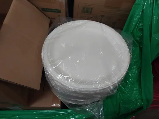 PALLET OF APPROXIMATELY 40 BOXES OF 200x 25.4CM (10") ROUND PULP MOLDED PLATES 