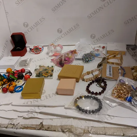 LOT OF ASSORTED JEWELLERY TO BRACELETS, EARRINGS, AND NECKLACES.