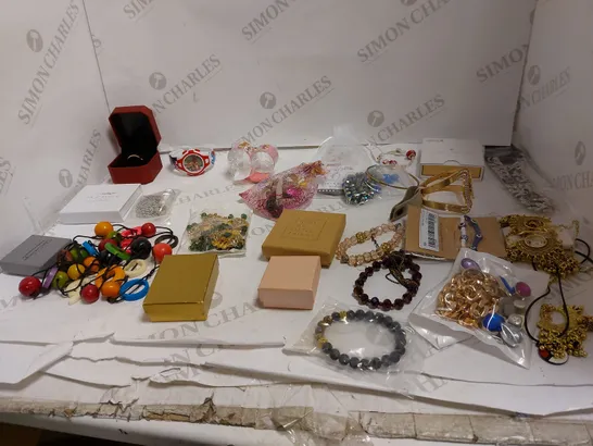 LOT OF ASSORTED JEWELLERY TO BRACELETS, EARRINGS, AND NECKLACES.