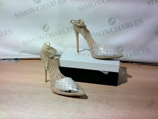 BOXED PAIR OF SECRET HIGH HEELS SIZE 8