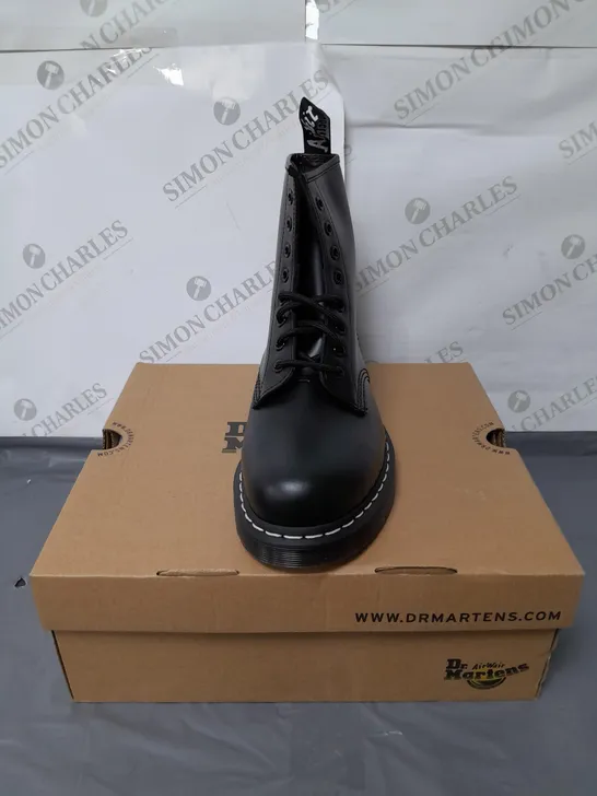 DR MARTENS UNISEX BLACK LACE UP BOOTS SIZE 9