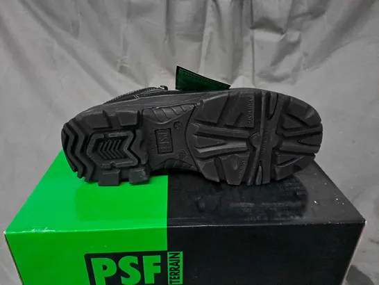 BOX OF APPROX. 8 PAIRS OF PSF TERRAIN LIGHTWEIGHT NON-METALLIC SAFETY FOOTWARE SIZE 5/39