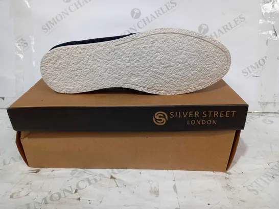 BOXED PAIR OF SILVER STREET STANHOPE SUEDE LOAFERS IN NAVY UK SIZE 9