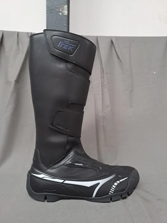 BOXED PAIR OF SWIFT TREK X BOOTS IN BLACK UK SIZE 5