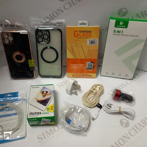 BOX OF APPROXIMATELY 30 ASSORTED PHONE AND TABLET ACCESSORIES TO INCLUDE CHARGERS, CASES, SCREEN PROTECTORS ETC 