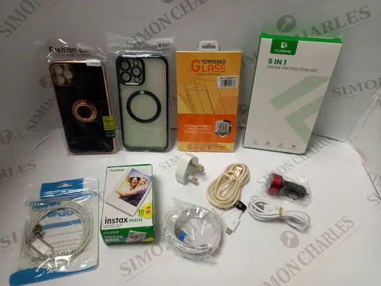 BOX OF APPROXIMATELY 30 ASSORTED PHONE AND TABLET ACCESSORIES TO INCLUDE CHARGERS, CASES, SCREEN PROTECTORS ETC 