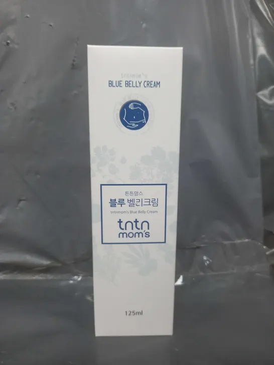 BOX OF APPROX 50 SEALED TNTN MOM'S BLUE BELLY CREAM 125ML