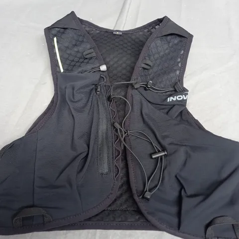 INOV8 BLACK RUNNING VEST - SMALL