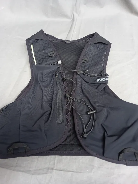 INOV8 BLACK RUNNING VEST - SMALL