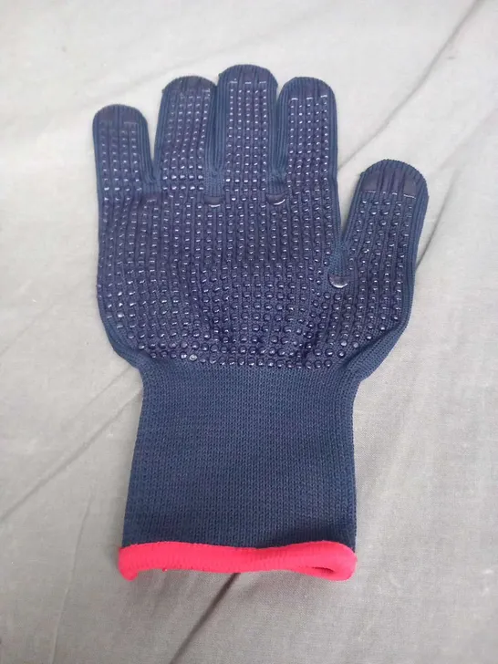 APPROXIMATELY 12 PAIRS OF ASSORTED MATRIX D GRIP WORK GLOVES