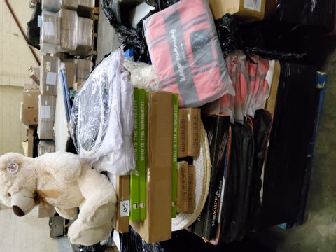 PALLET OF ASSORTED ITEMS INCLUDING, PICTURE FRAMES, TEDDY GEAR, WHO IS THE WINNER GAMES, ARCHERY TARGETS, SPORTS BAGS. 