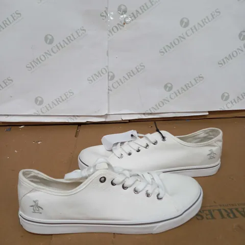 ORIGINAL PENGUIN FLAT WHITE TRAINERS SIZE 42