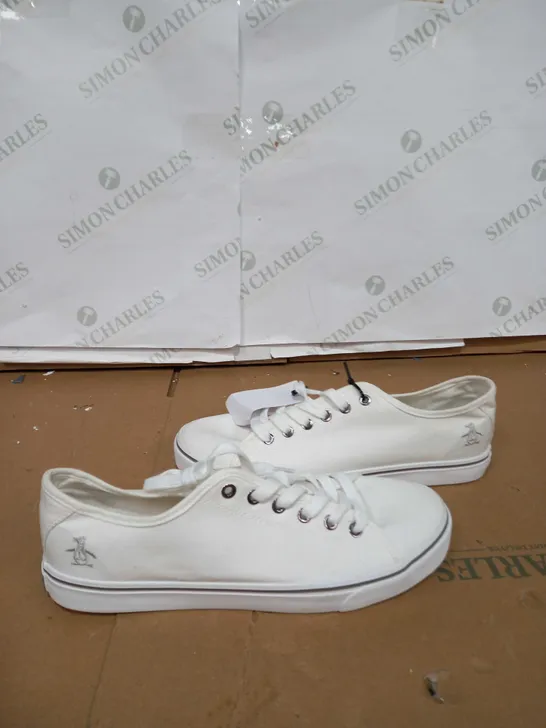 ORIGINAL PENGUIN FLAT WHITE TRAINERS SIZE 42