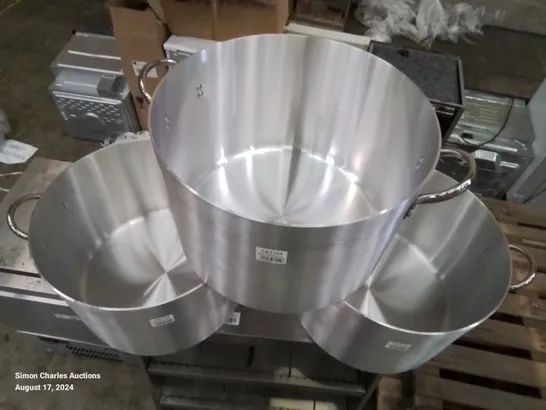 LOT CONTAINING 3 BOXED LARGE STAINLESS STEEL PARDINI CASSEROLE POTS (LIDS NOT INCLUDED)