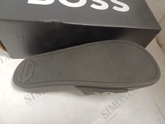 BOXED BOSS BLACK/GOLD LOGO SLIDERS- UK 10