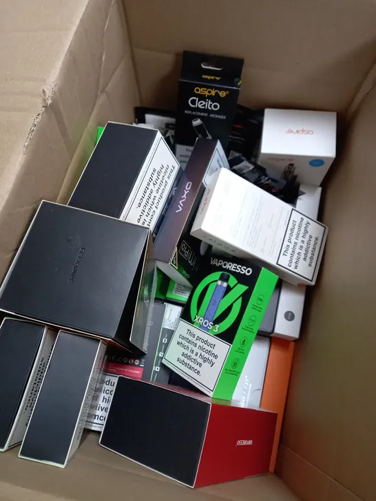 APPROXIMATELY 20 VAPES & E-CIGARETTES TO INCLUDE GEEK VAPE , ASPIRE , VAPORESSO ETC