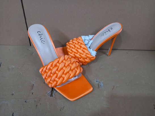 BOXED PAIR OF DESIGNER WOMENS HEELS IN ORANGE EU SIZE 41