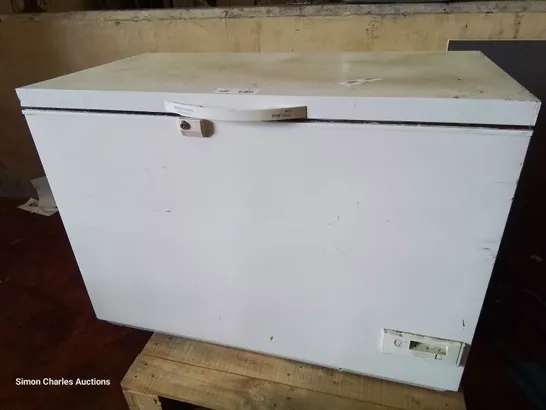 ELECTROLUX CHEST FREEZER WHITE