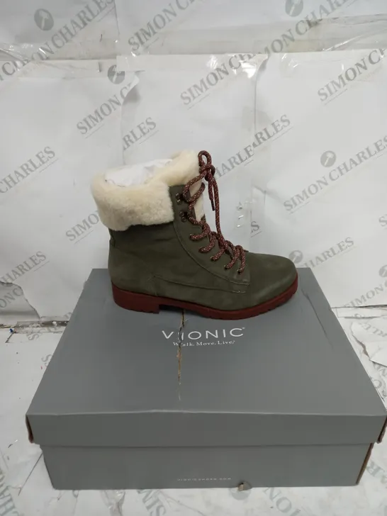 BOXED PAIR OF VIONIC ZOE HIKER OLIVE ANKLE BOOTS - SIZE 7