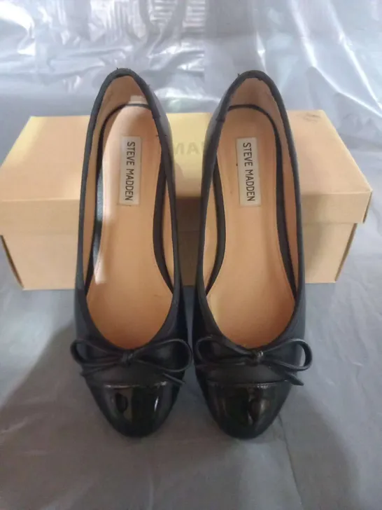 BOXED STEVE MADDEN ELLISON BLACK FLATS SIZE 38