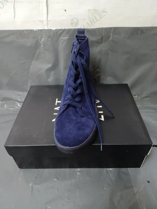 NATURALIZER SUEDE ANKLE BOOTS BLUE SIZE 6