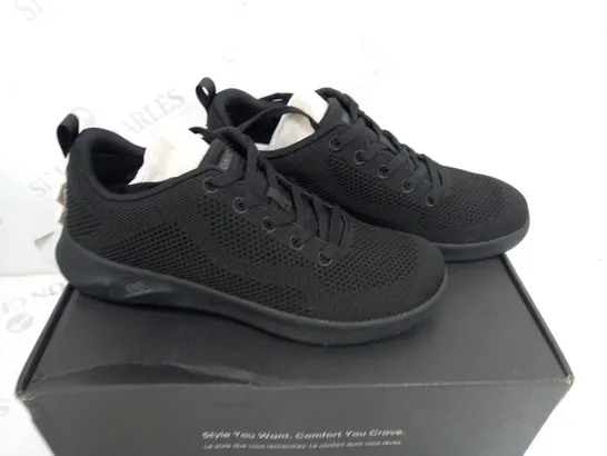 BOXED VIONIC BLACK TRAINER  SIZE 7 